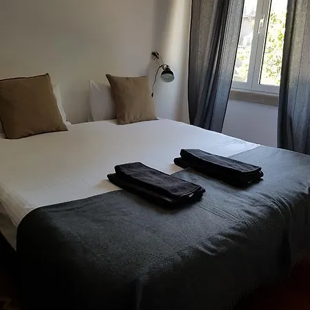New! Renovated 7 Bedrooms In Avenida! شقة Lisboa